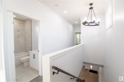 10954 135 Street, Edmonton, AB - Indoor Photo Showing Bathroom