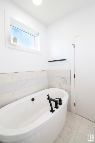 10954 135 Street, Edmonton, AB - Indoor Photo Showing Bathroom