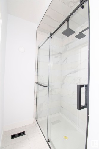 10954 135 Street, Edmonton, AB - Indoor Photo Showing Bathroom