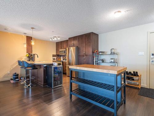 103 6084 Stanton Drive, Edmonton, AB - Indoor Photo Showing Kitchen With Stainless Steel Kitchen