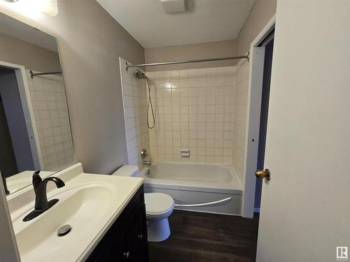 10142 87 Avenue Nw, Edmonton, AB - Indoor Photo Showing Bathroom