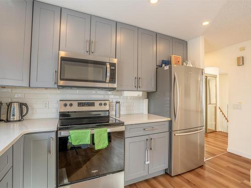 1325 39 Street, Edmonton, AB - Indoor Photo Showing Kitchen