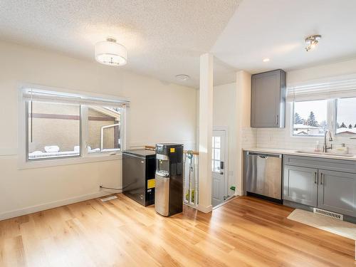 1325 39 Street, Edmonton, AB - Indoor Photo Showing Kitchen