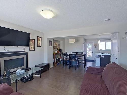 18104 78 Street Nw, Edmonton, AB - Indoor Photo Showing Living Room