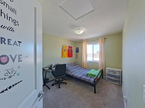 18104 78 Street, Edmonton, AB - Indoor Photo Showing Bedroom