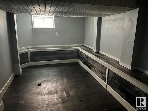 Edmonton, AB - Indoor Photo Showing Other Room