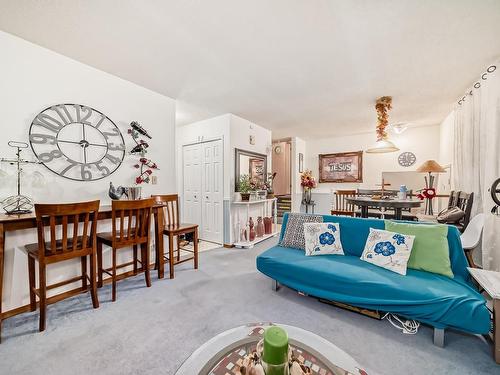 7348 188 Street Nw, Edmonton, AB - Indoor Photo Showing Living Room