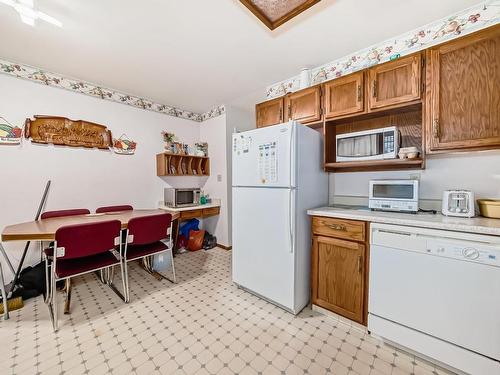 7348 188 Street Nw, Edmonton, AB - Indoor Photo Showing Kitchen