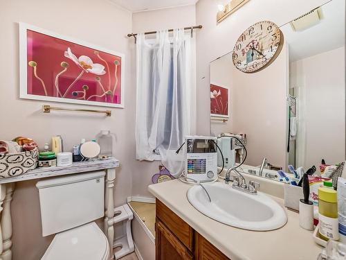 7348 188 Street Nw, Edmonton, AB - Indoor Photo Showing Bathroom