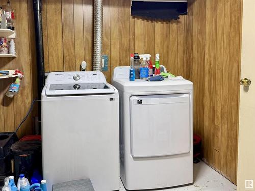 1703 Lakewood Road S, Edmonton, AB - Indoor Photo Showing Laundry Room