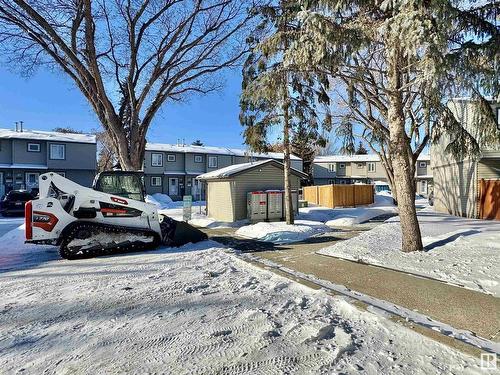 1703 Lakewood Road S, Edmonton, AB - Outdoor