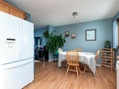 2605 135A Avenue, Edmonton, AB - Indoor Photo Showing Dining Room