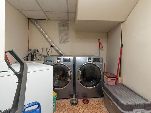 2605 135A Avenue, Edmonton, AB - Indoor Photo Showing Laundry Room