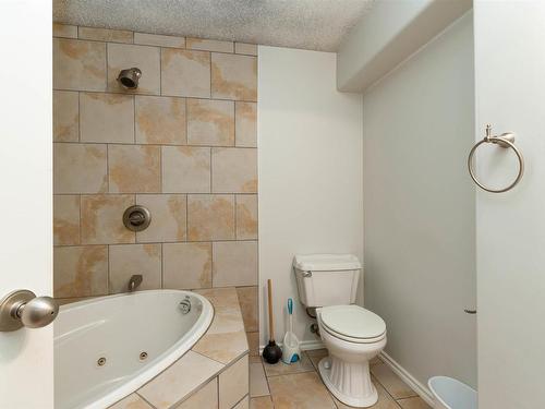 2605 135A Avenue, Edmonton, AB - Indoor Photo Showing Bathroom