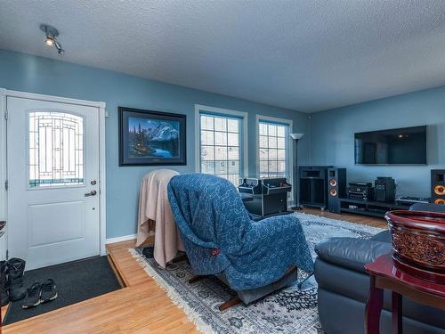 2605 135A Avenue, Edmonton, AB - Indoor Photo Showing Living Room