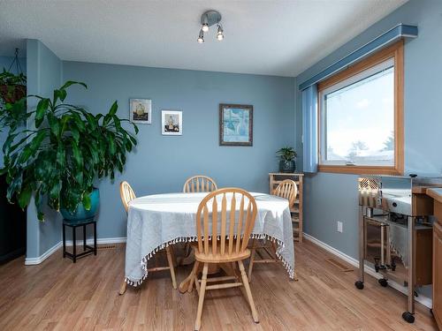 2605 135A Avenue, Edmonton, AB - Indoor Photo Showing Dining Room