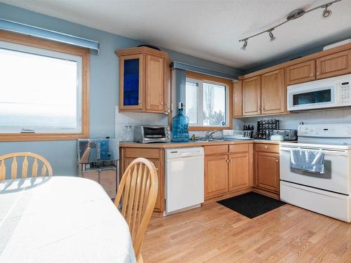 2605 135A Avenue, Edmonton, AB - Indoor Photo Showing Kitchen