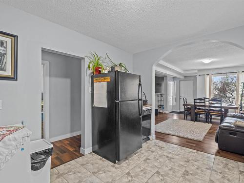 9821 76 Avenue, Edmonton, AB - Indoor Photo Showing Other Room