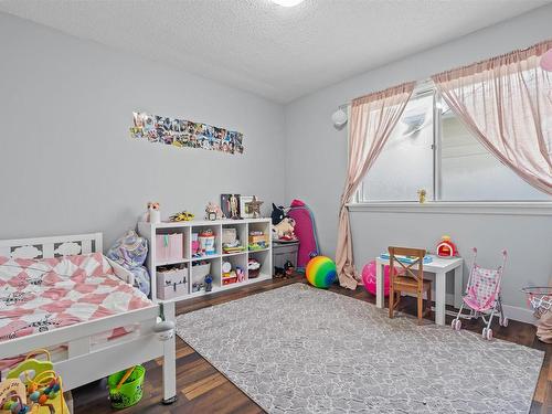 9821 76 Avenue, Edmonton, AB - Indoor Photo Showing Bedroom