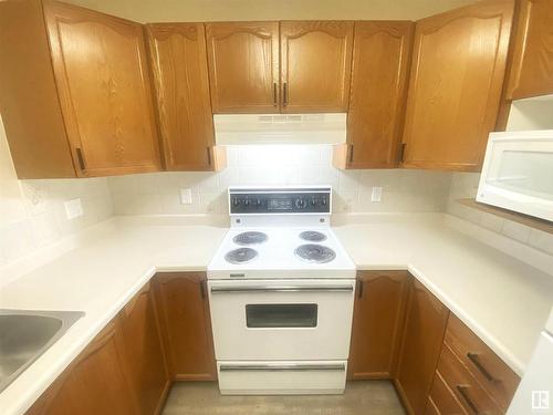 128 15499 Castle Downs Road, Edmonton, AB - Indoor Photo Showing Kitchen