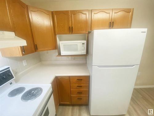 128 15499 Castle Downs Road, Edmonton, AB - Indoor Photo Showing Kitchen