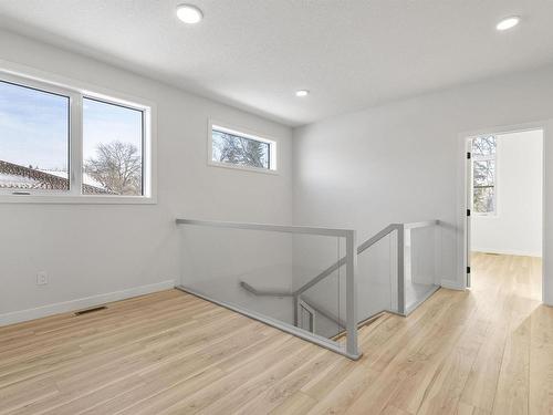 9846 74 Avenue, Edmonton, AB - Indoor Photo Showing Other Room