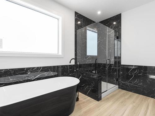 9846 74 Avenue, Edmonton, AB - Indoor Photo Showing Bathroom