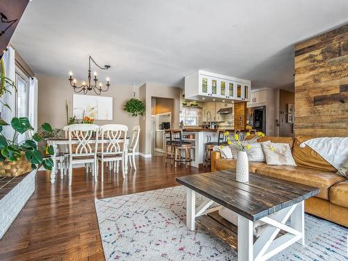 7731 152 Street, Edmonton, AB - Indoor Photo Showing Living Room