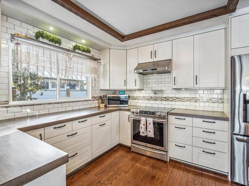 7731 152 Street, Edmonton, AB - Indoor Photo Showing Kitchen With Upgraded Kitchen