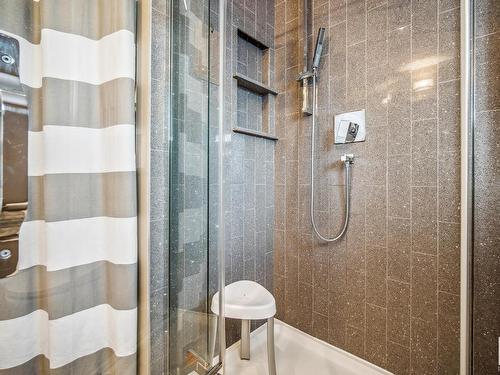 7731 152 Street, Edmonton, AB - Indoor Photo Showing Bathroom