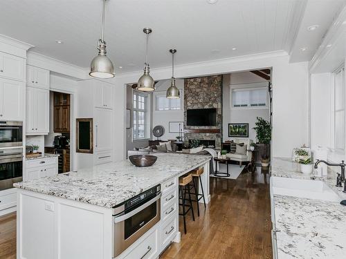 12708 39 Avenue, Edmonton, AB - Indoor Photo Showing Kitchen With Upgraded Kitchen