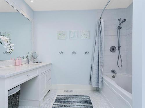 12708 39 Avenue, Edmonton, AB - Indoor Photo Showing Bathroom