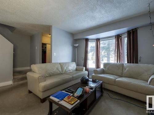 4571 32 Avenue, Edmonton, AB - Indoor Photo Showing Living Room