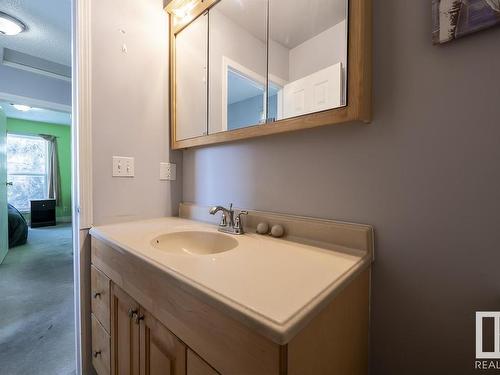 4571 32 Avenue, Edmonton, AB - Indoor Photo Showing Bathroom