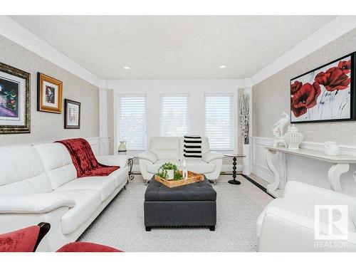 3519 20 Avenue, Edmonton, AB - Indoor Photo Showing Living Room