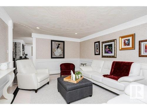 3519 20 Avenue, Edmonton, AB - Indoor Photo Showing Living Room