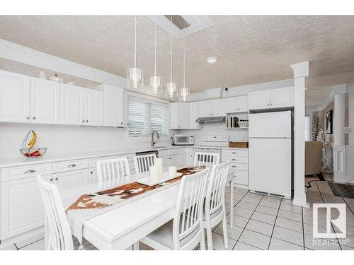 3519 20 Avenue, Edmonton, AB - Indoor Photo Showing Kitchen