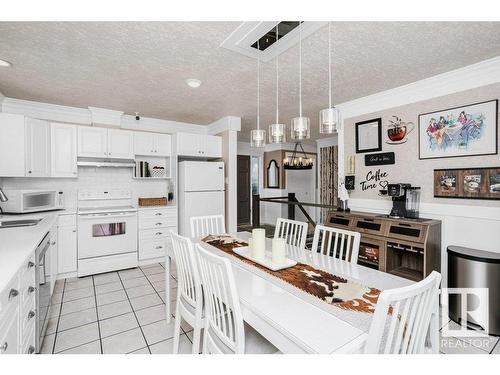 3519 20 Avenue, Edmonton, AB - Indoor Photo Showing Kitchen