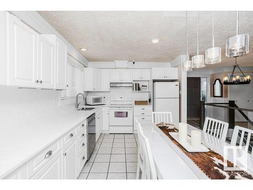 3519 20 Avenue, Edmonton, AB - Indoor Photo Showing Kitchen