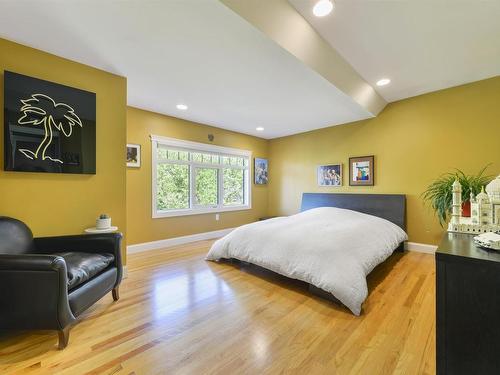 9507 141 Street, Edmonton, AB - Indoor Photo Showing Bedroom