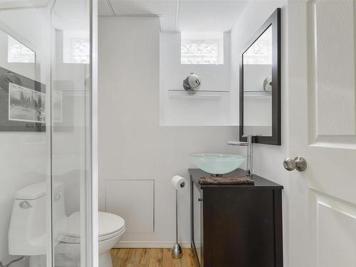 9507 141 Street, Edmonton, AB - Indoor Photo Showing Bathroom