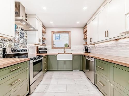 10203 90 Street, Edmonton, AB - Indoor Photo Showing Kitchen With Upgraded Kitchen