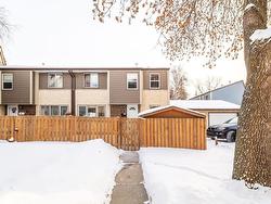 62 willowdale Place NW  Edmonton, AB T5T 1Z4