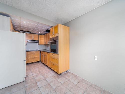 62 Willowdale Place Nw, Edmonton, AB - Indoor Photo Showing Kitchen