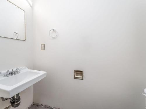 62 Willowdale Place Nw, Edmonton, AB - Indoor Photo Showing Bathroom