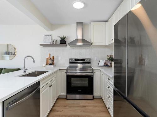 35 230 Edwards Drive, Edmonton, AB - Indoor Photo Showing Kitchen With Double Sink With Upgraded Kitchen