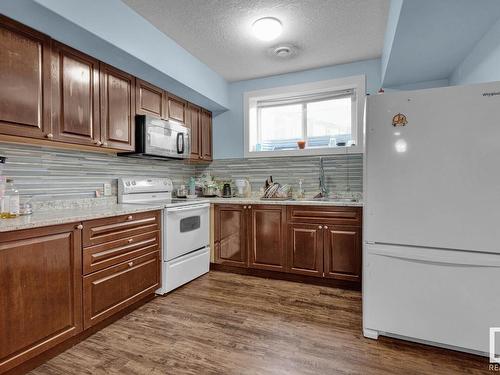 5264 17 Avenue, Edmonton, AB - Indoor Photo Showing Kitchen