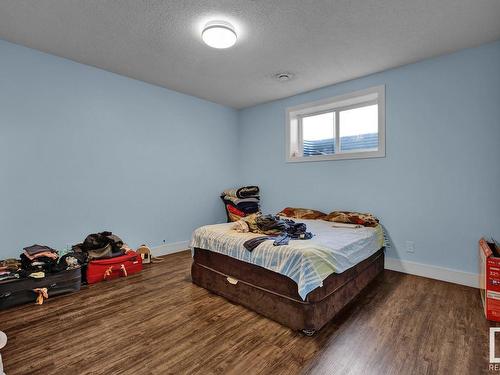 5264 17 Avenue, Edmonton, AB - Indoor Photo Showing Bedroom