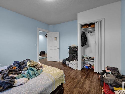 5264 17 Avenue, Edmonton, AB - Indoor Photo Showing Bedroom