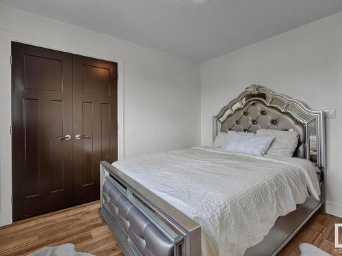 5264 17 Avenue, Edmonton, AB - Indoor Photo Showing Bedroom